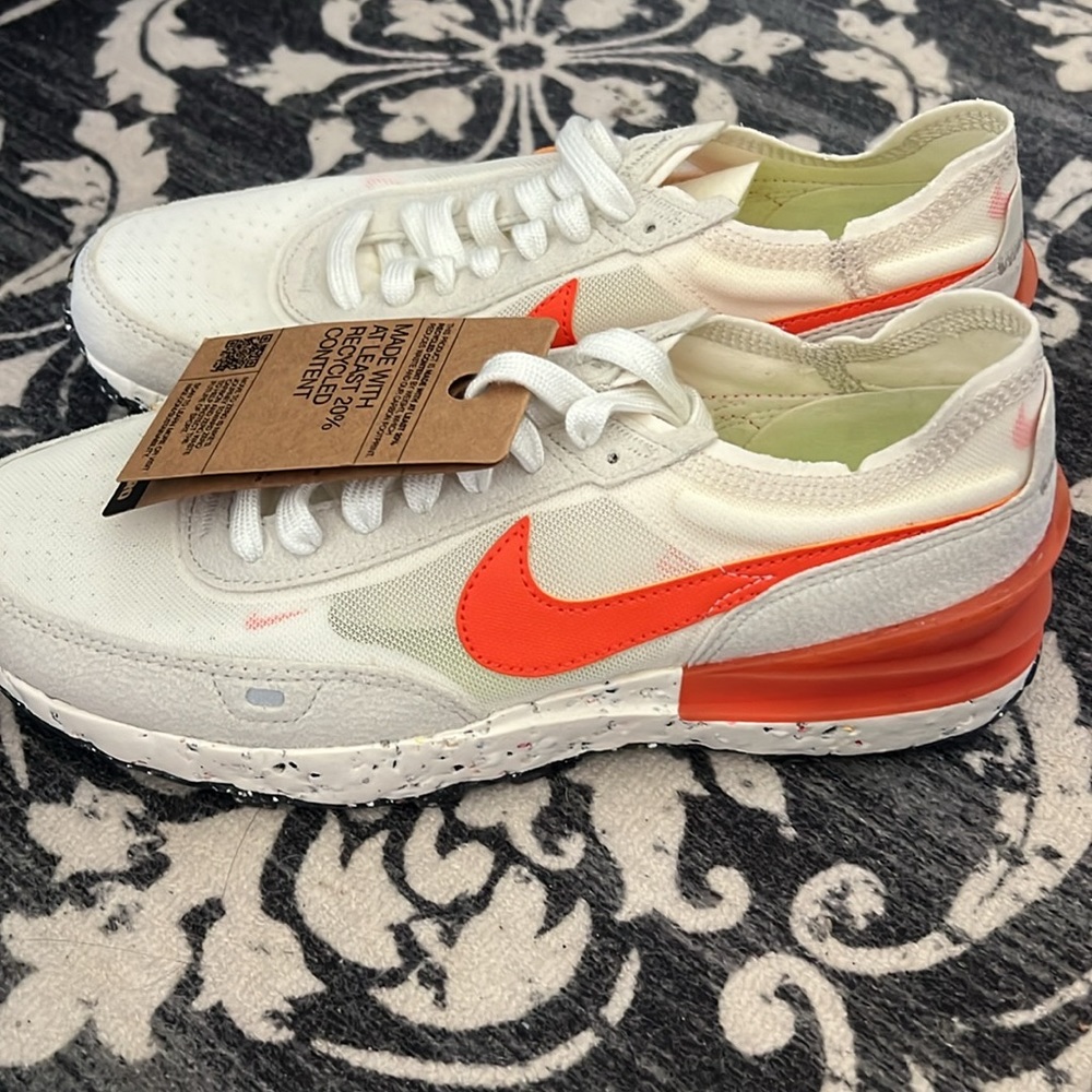 Nike women’s tennis shoe